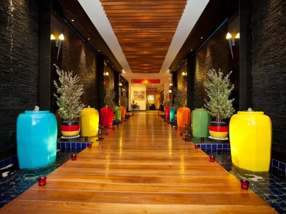 Clean and wide hotel corridor with warm lighting ทางเดินโรงแรมกว้างขวาง สะอาด ไฟส่องสว่างสวยงาม