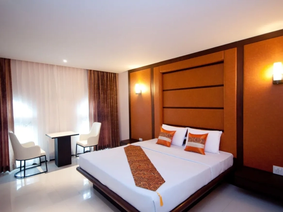 Close up of luxury bedding and decor in VIP room รายละเอียดเตียงนอนและของตกแต่งคุณภาพเยี่ยม ในห้อง VIP