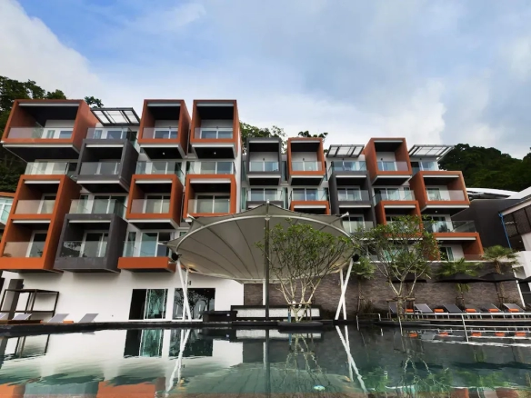Luxury 4-Star Business Hotel for Sale on Silom Road Front exterior view of boutique hotel in South Pattaya, Thailand