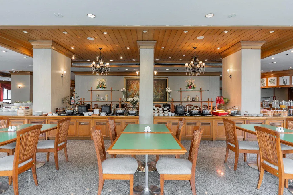 Main restaurant in 4 star hotel Pratunam Bangkok