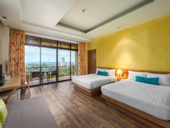 boutique-hotel-guest-room-city-view