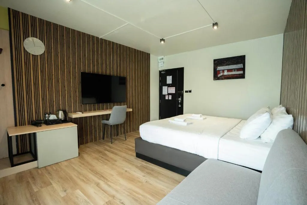 Hotel public area supporting multiple revenue uses