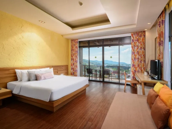 boutique-hotel-guest-room-pool-view