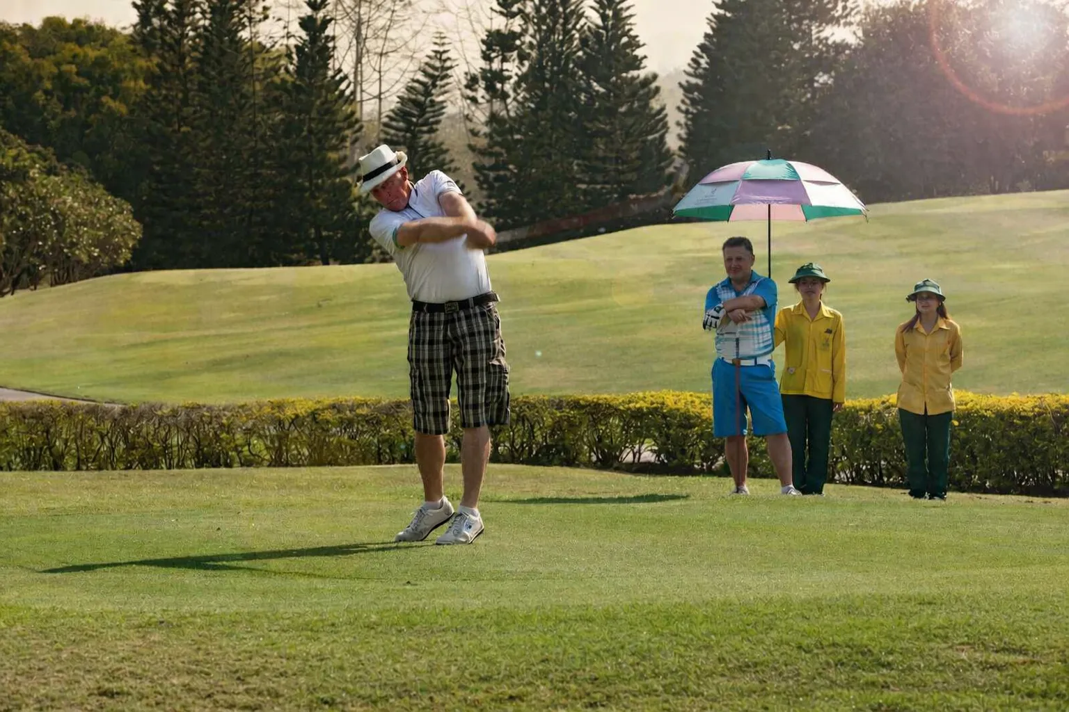 11.family-golf-activity-chiang-mai-resort Family golf activity at Chiang Mai resort