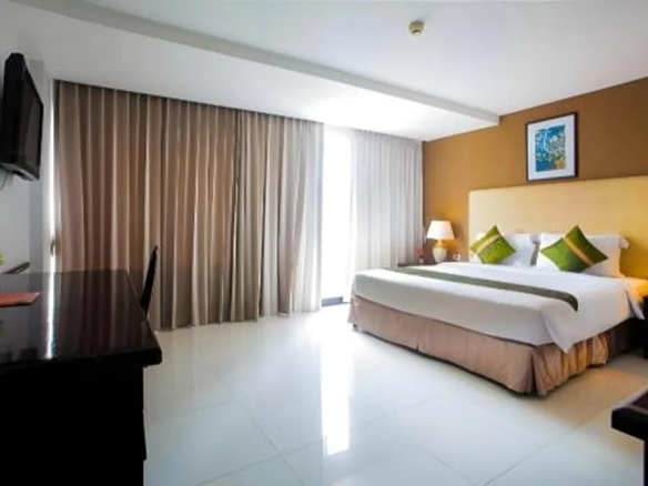 Spacious guest room layout suitable for business travelers
