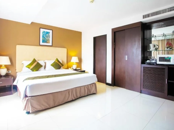 Standardized hotel room for efficient operations