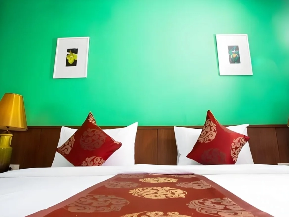 Deluxe room with green wall design at The Ninth Pattaya Hotel Pattaya