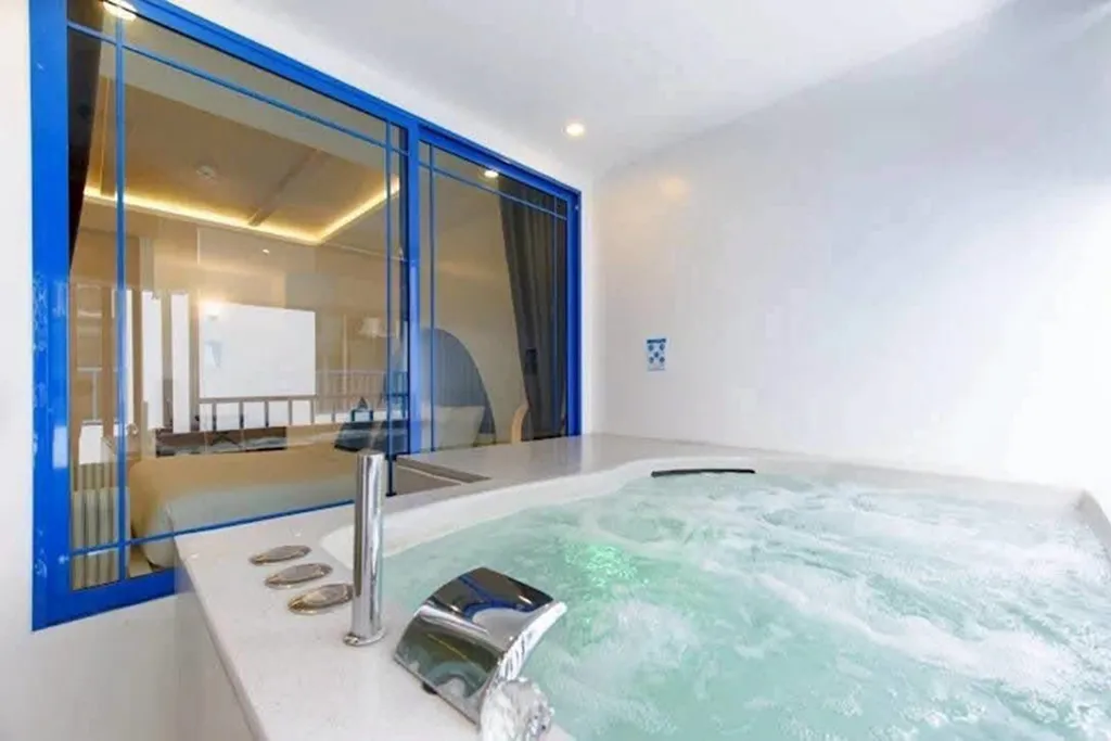 Rooftop pool with sea view attracting leisure travelers