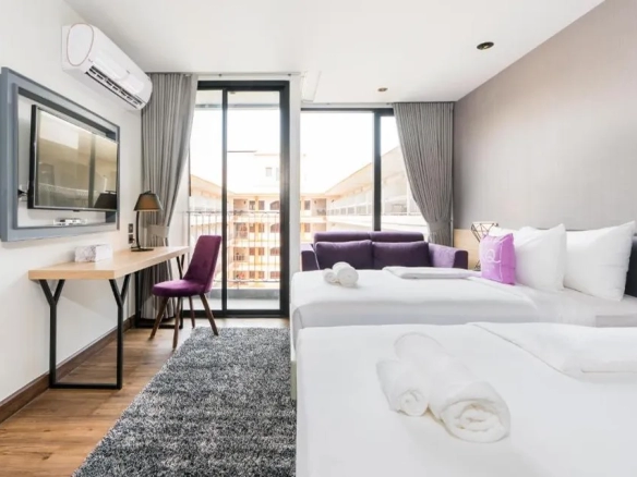 Bright guest room with city view in North Pattaya