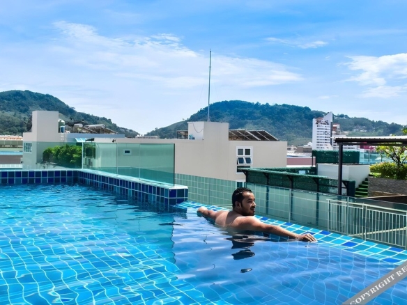 boutique-hotel-guest-room-pool-view