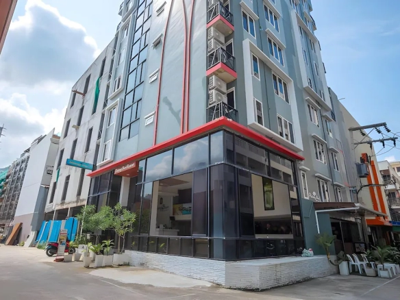 boutique-hotel-guest-room-city-view