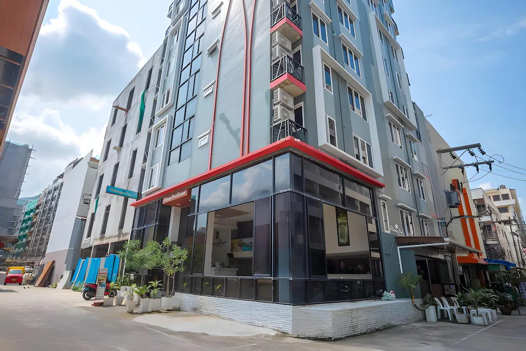 boutique-hotel-guest-room-city-view