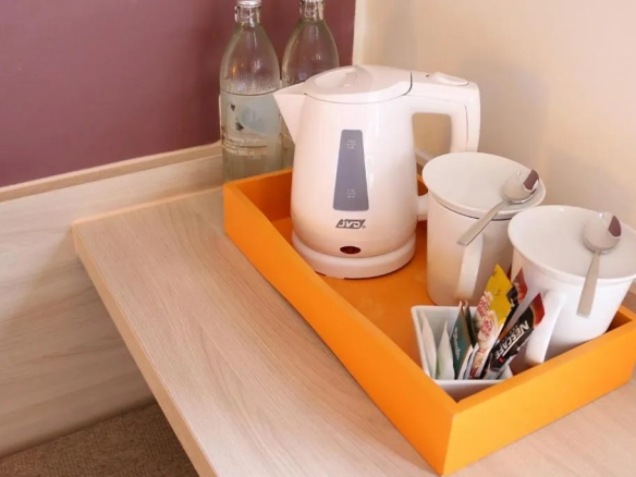In-room coffee and kettle amenities