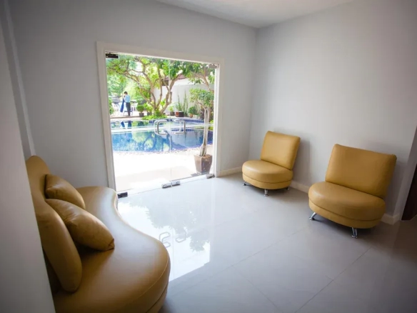 Outdoor swimming pool facility within city hotel