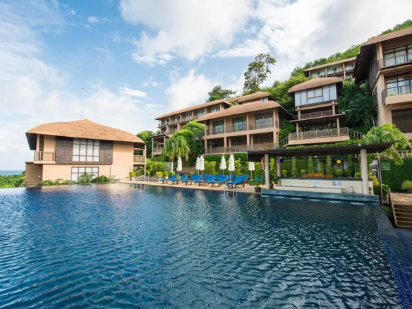 Boutique hotel exterior daytime view