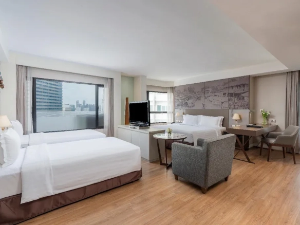 Standard suite room in Pratunam 4 star hotel