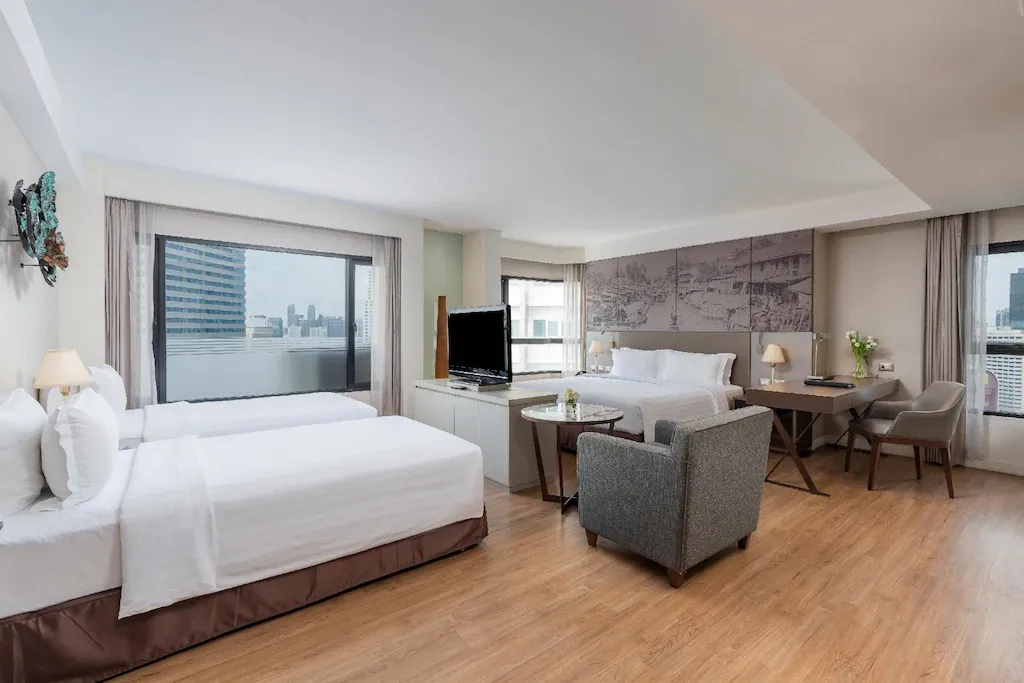 Standard suite room in Pratunam 4 star hotel