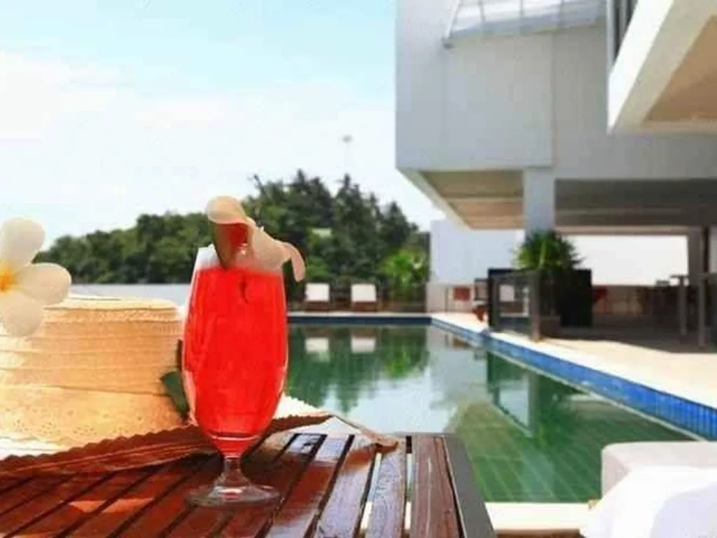 Poolside seating with drinks