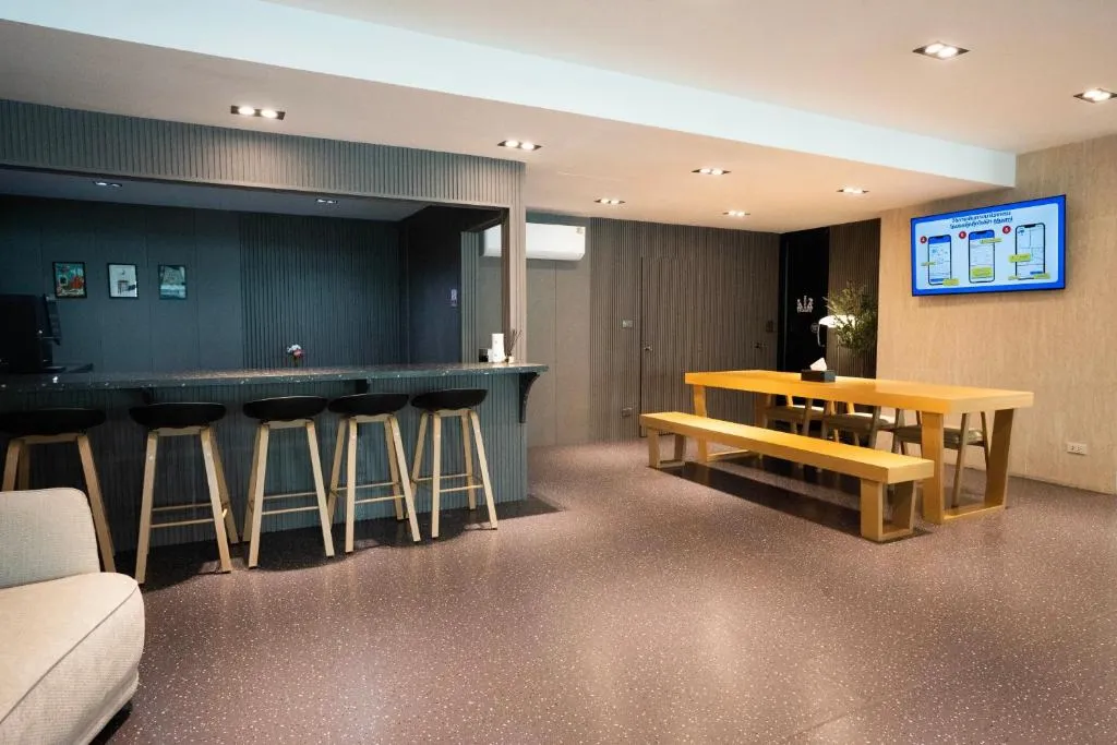 Hotel dining area supporting food and beverage revenue