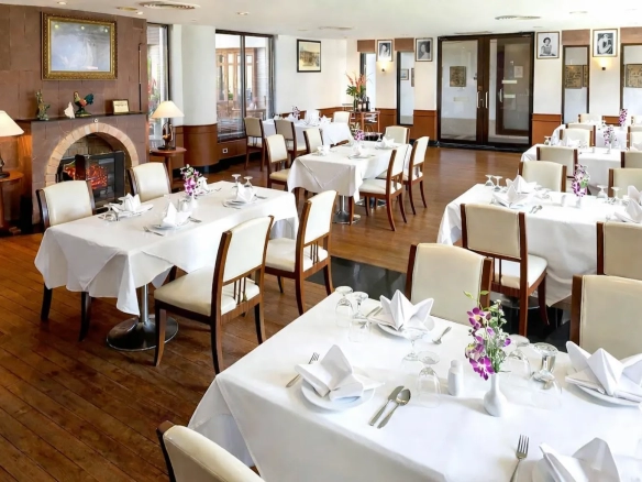 Indoor restaurant Chiang Mai golf resort