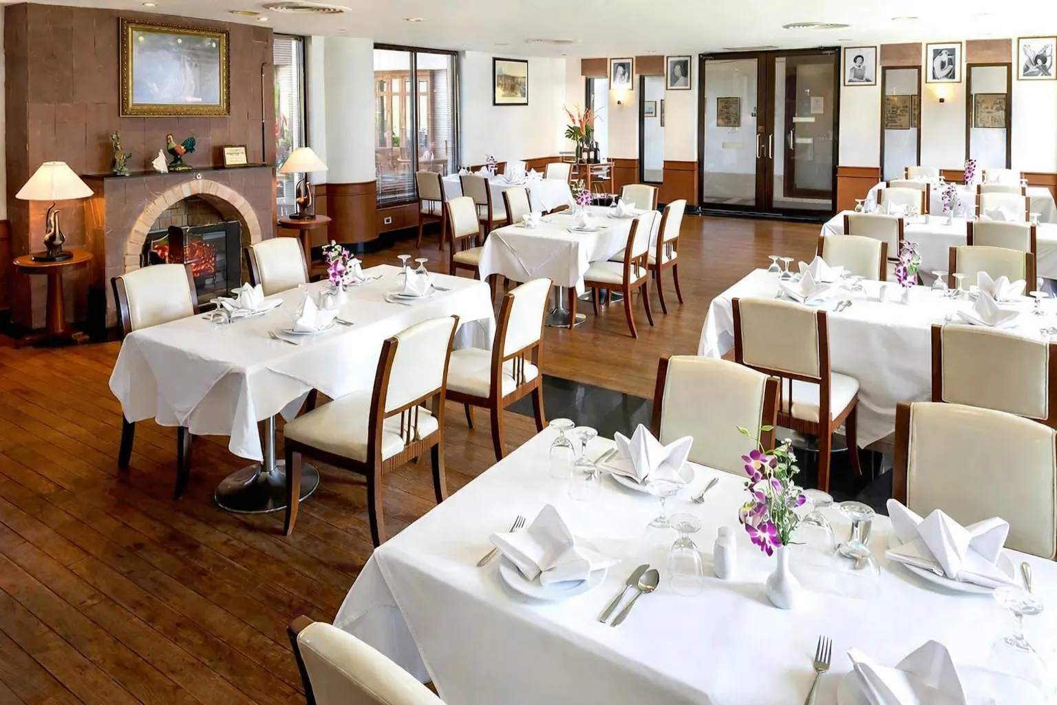 23.resort-restaurant-indoor-chiang-mai Indoor restaurant Chiang Mai golf resort