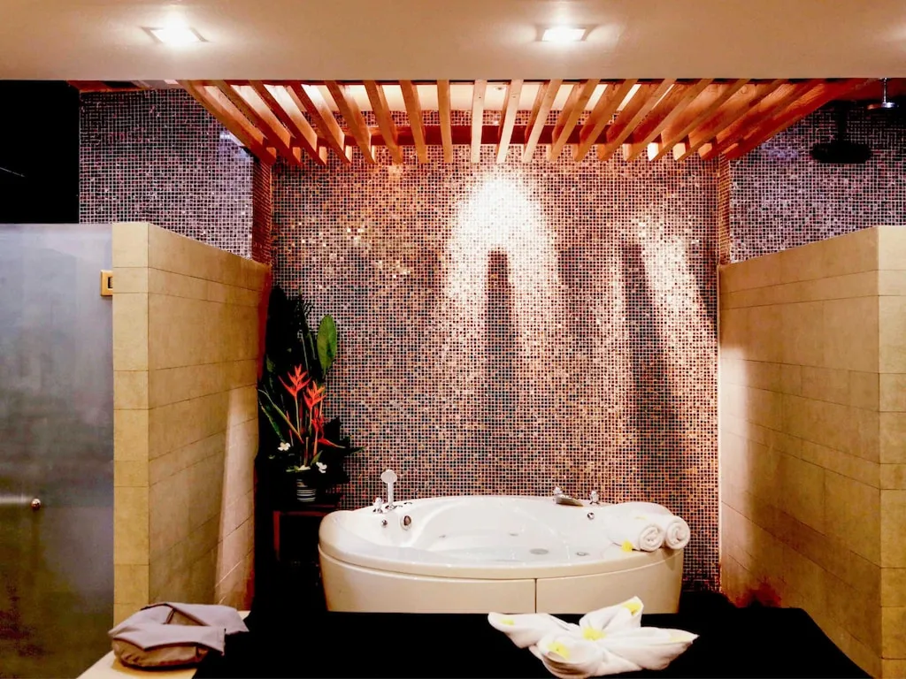 Kids play area and family-friendly zone