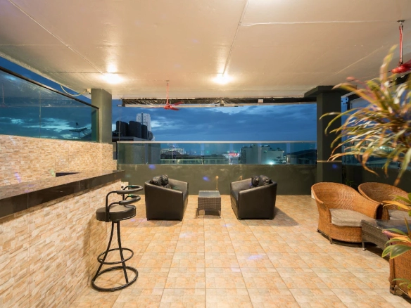 Bar and lounge area for guests