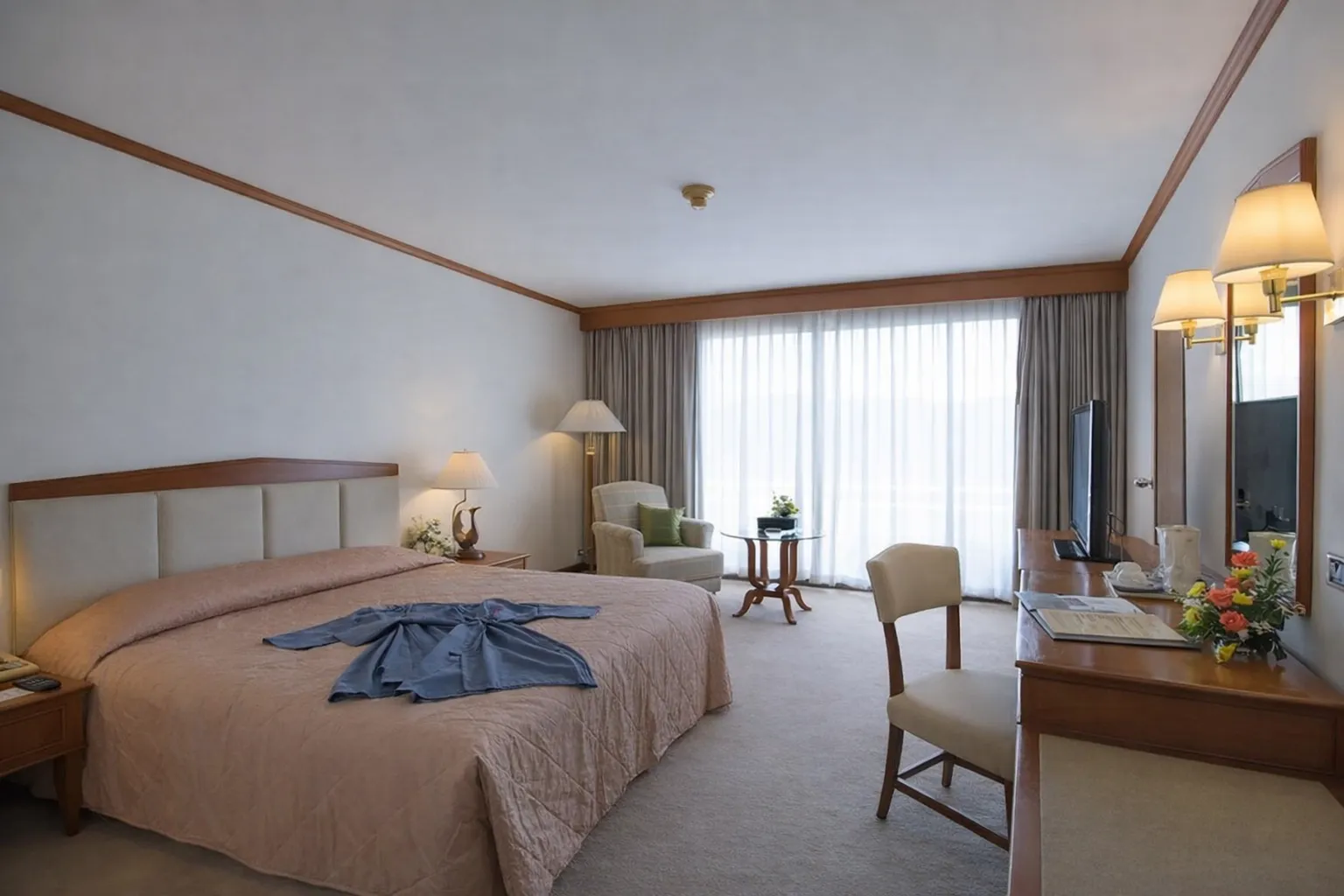 28.executive-guest-room-golf-resort-chiang-mai Executive guest room at premium golf course resort in Chiang Mai