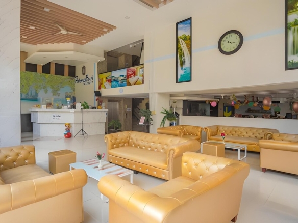 Cafe and casual dining space