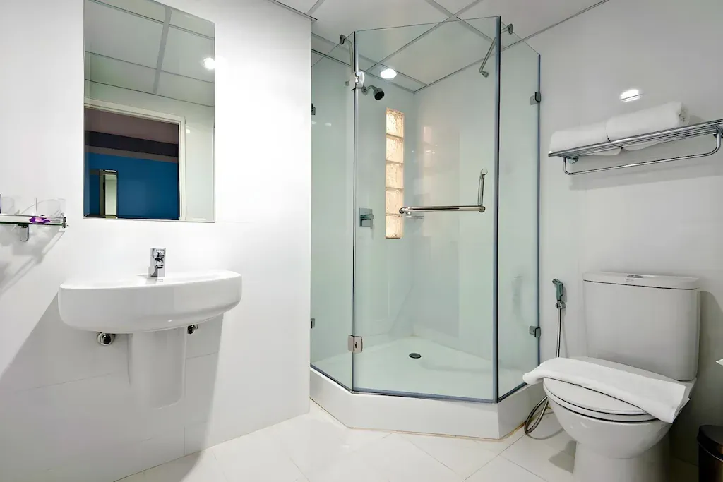 Lobby cafe space generating additional hotel revenue