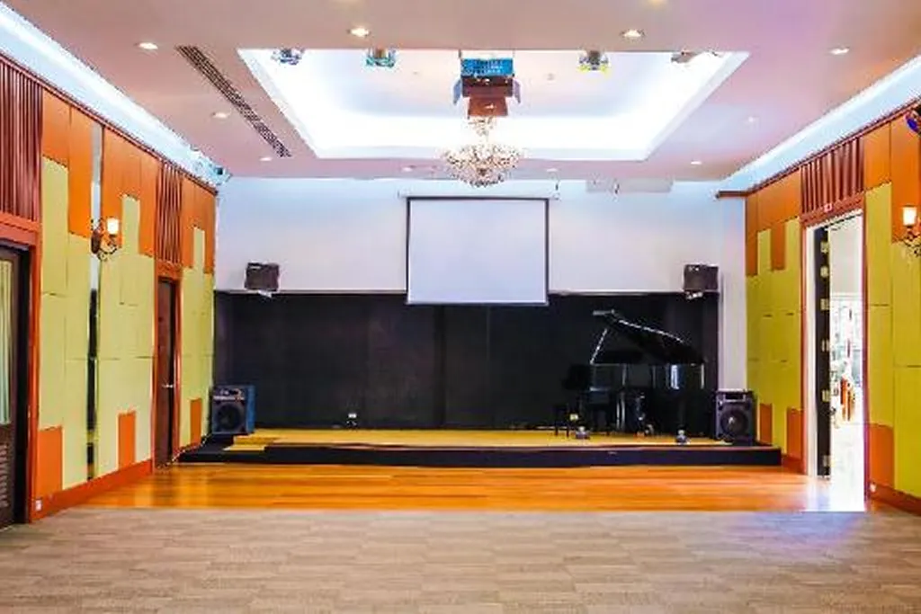 Meeting room setup for corporate events