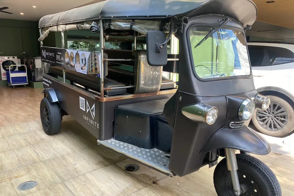 Local transport access near hotel supporting strong tourist mobility and occupancy