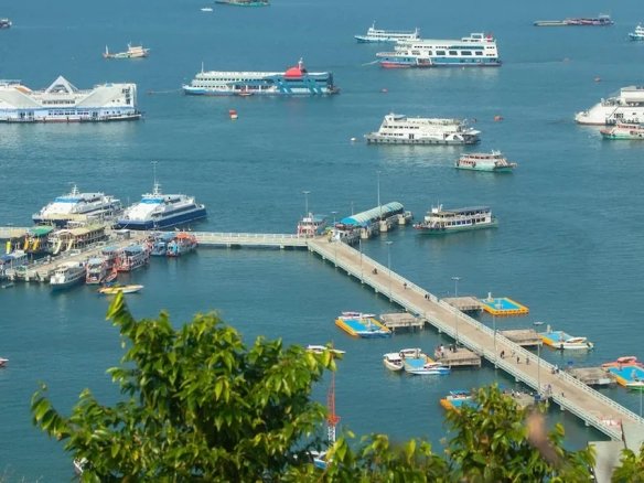 Marina and pier near boutique hotel in North Pattaya