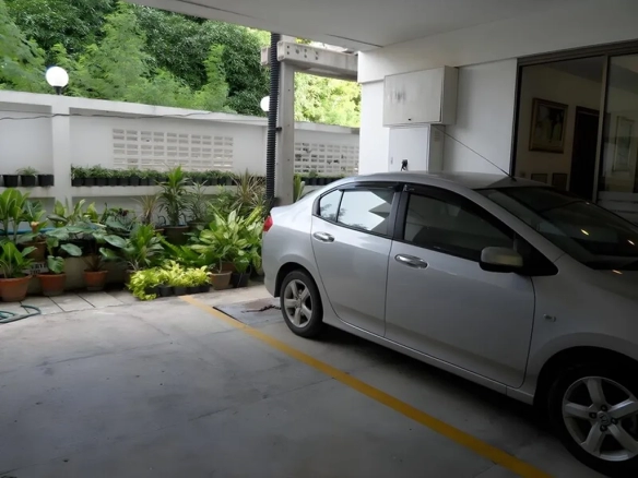 Front parking and driveway area of hotel
