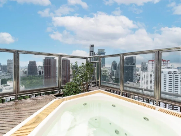 City view suite room in Pratunam Bangkok hotel