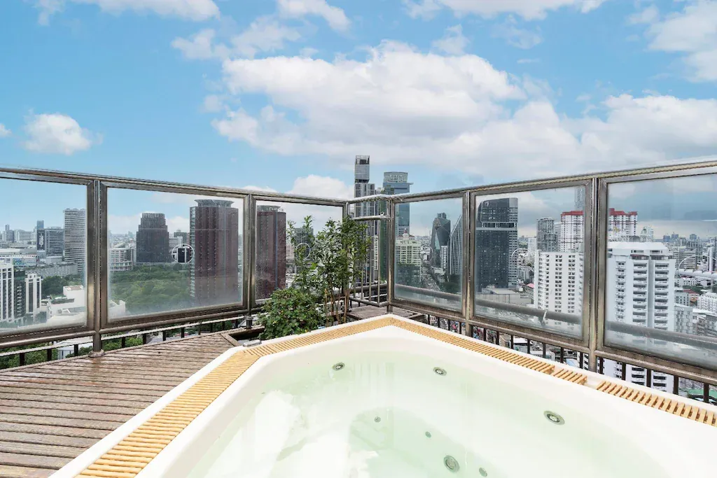 City view suite room in Pratunam Bangkok hotel