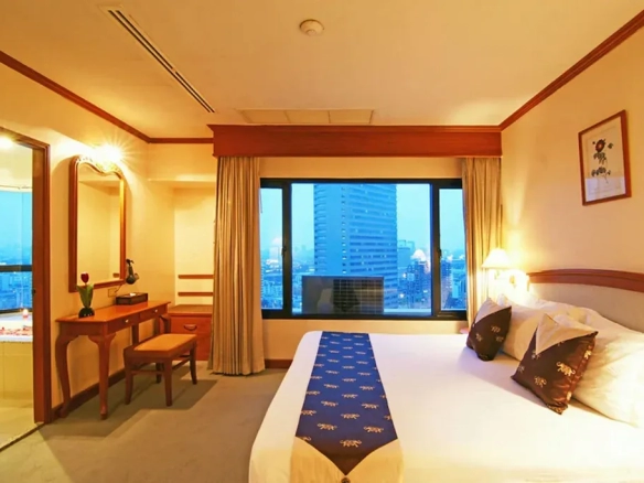Large suite layout in Pratunam all suites hotel