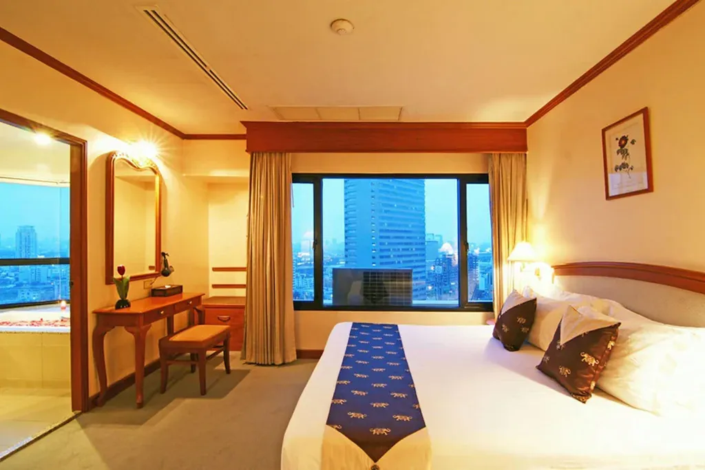 Large suite layout in Pratunam all suites hotel