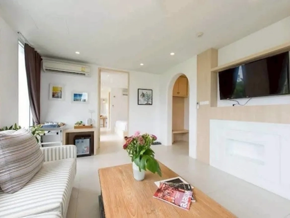 Signature suite bedroom with arched architectural design