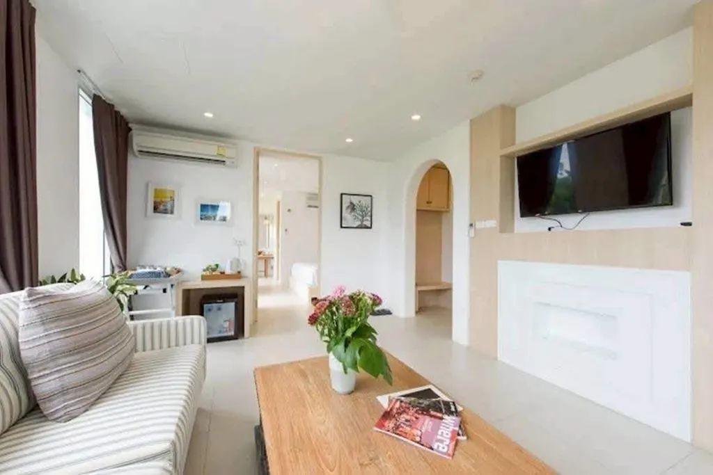 Signature suite bedroom with arched architectural design