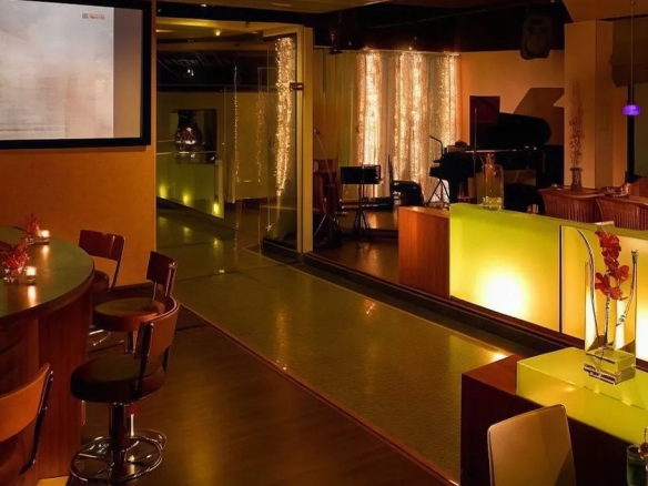 Bar and lounge area at night in Pratunam hotel