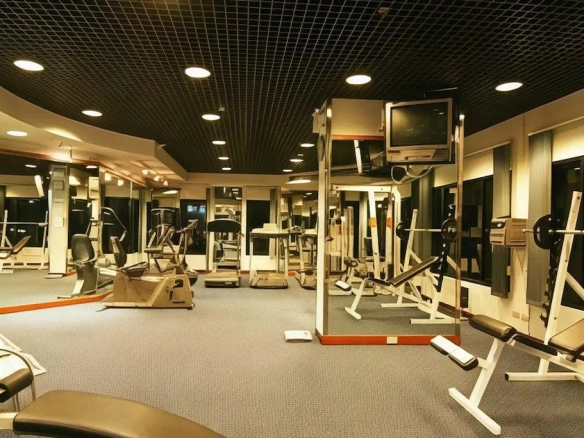 Fully equipped gym in Pratunam all suites hotel