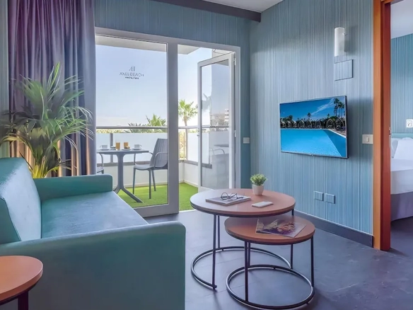 Modern suite room in 4 star hotel Pratunam