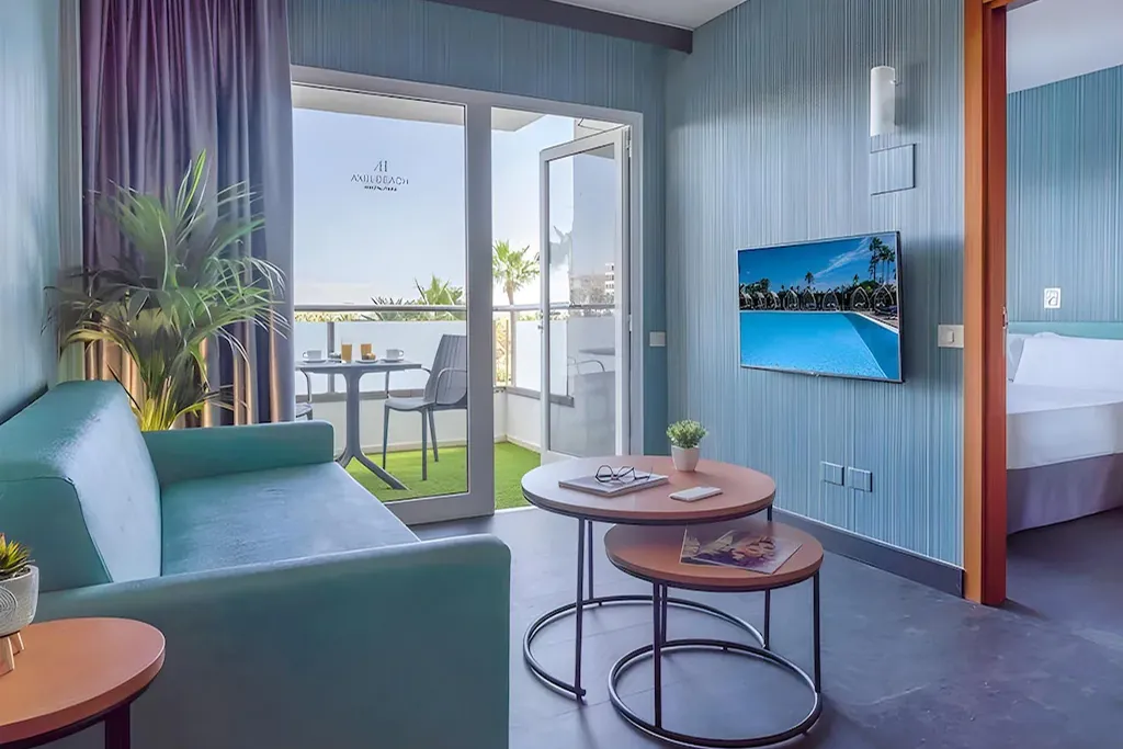 Modern suite room in 4 star hotel Pratunam