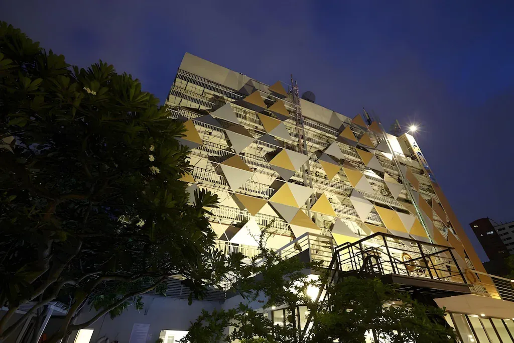 City skyline view surrounding the hotel location