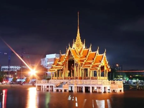 Front desk and reception area of Patra hotel