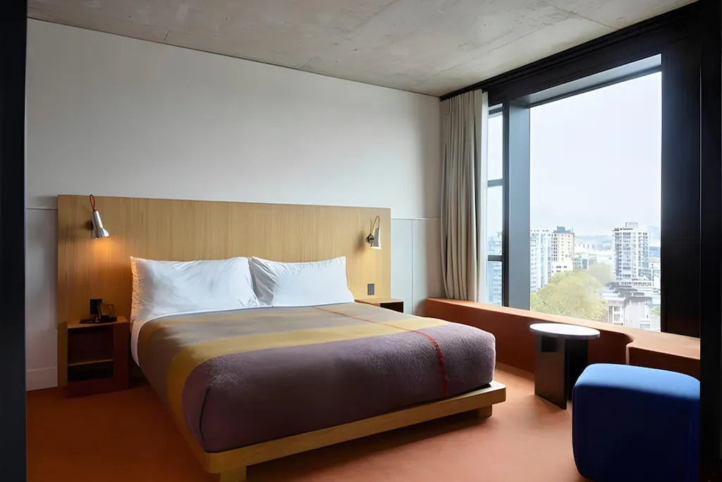 High floor suite room in Pratunam Bangkok hotel