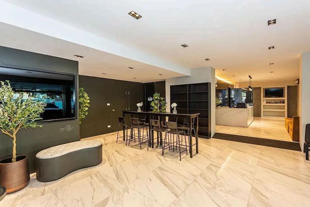 Hotel lounge and business-friendly common area