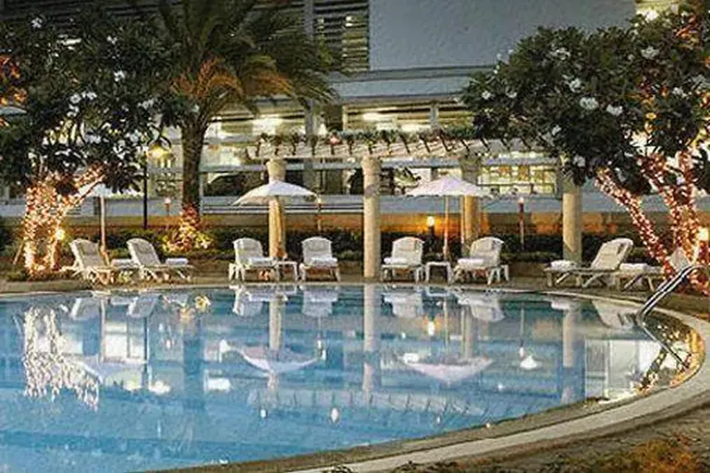 Large swimming pool complex in Pratunam hotel