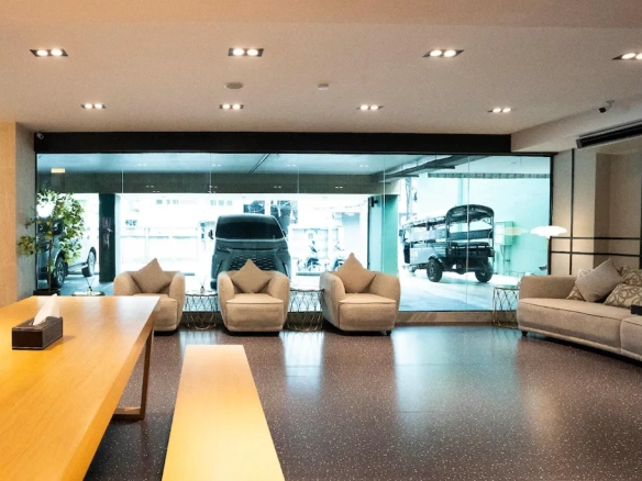 Hotel public area supporting multiple revenue uses